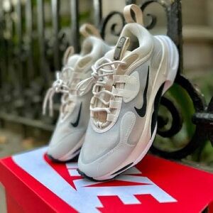 Nike Women's Cream Sneakers